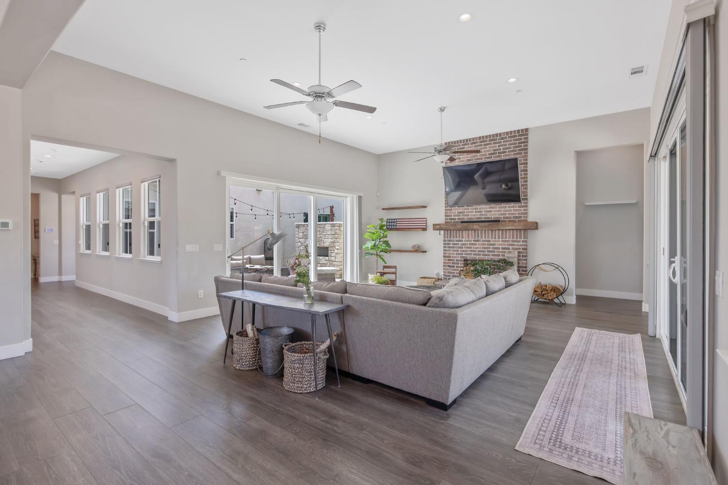 3500 W Lark Ave, Visalia, CA 93291