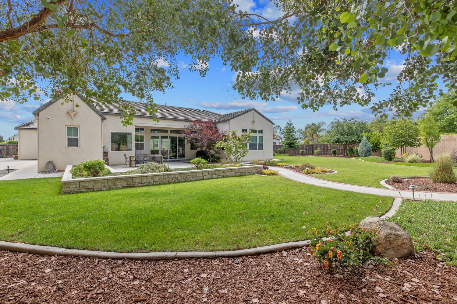 3500 W Lark Ave, Visalia, CA 93291