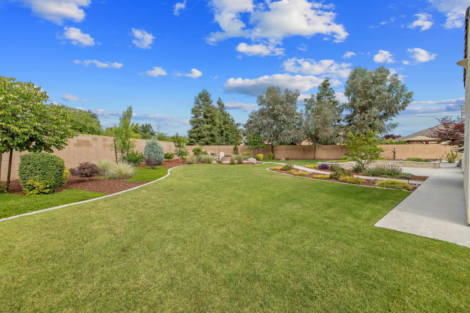 3500 W Lark Ave, Visalia, CA 93291