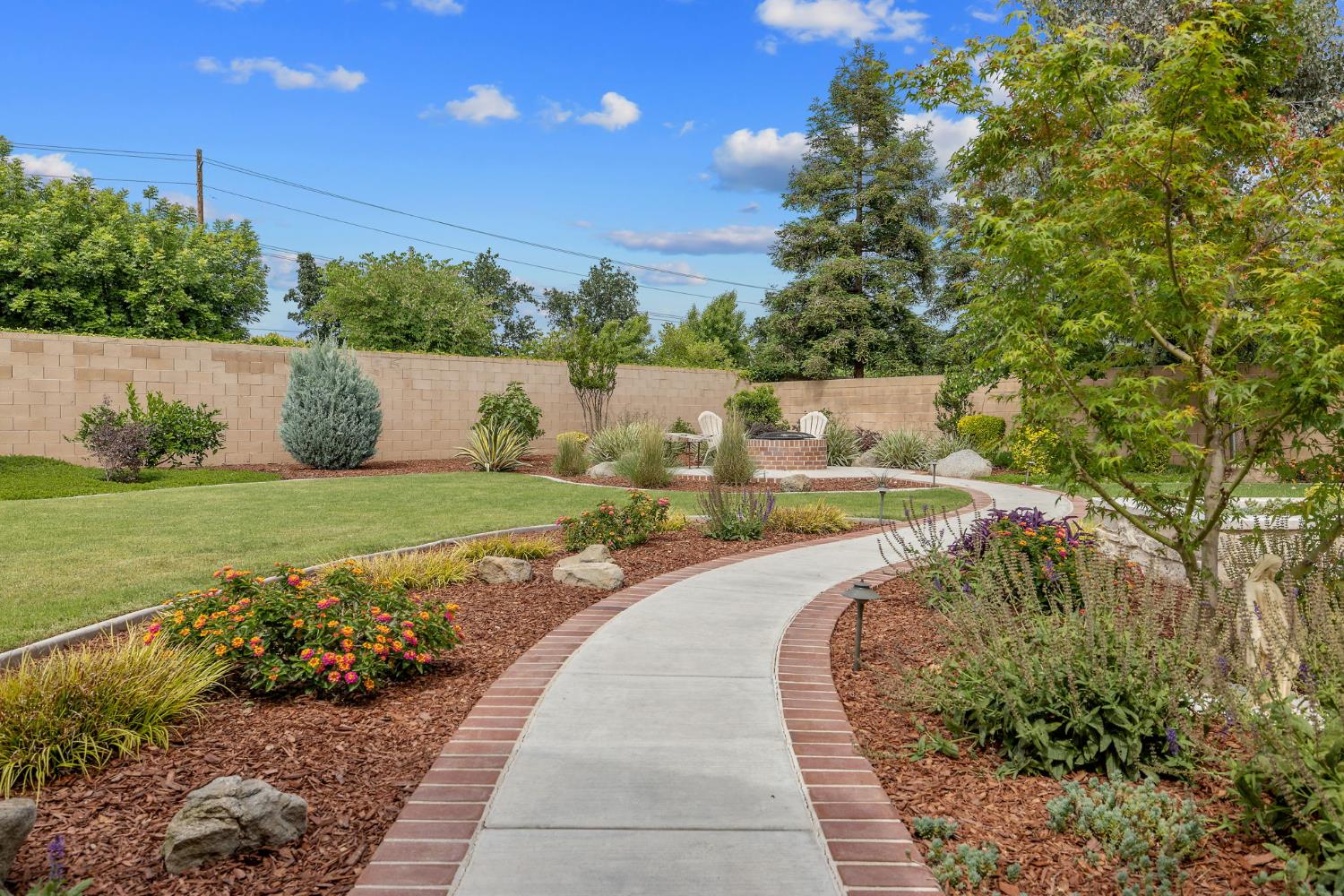 3500 W Lark Ave, Visalia, CA 93291