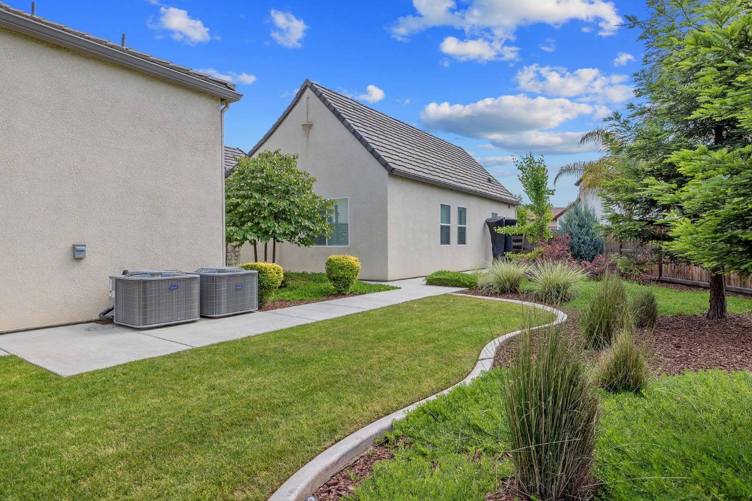 3500 W Lark Ave, Visalia, CA 93291