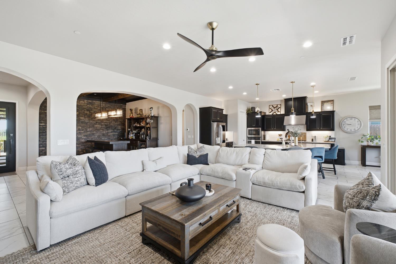 3612 Gold King Place Cir, Dinuba, CA 93618