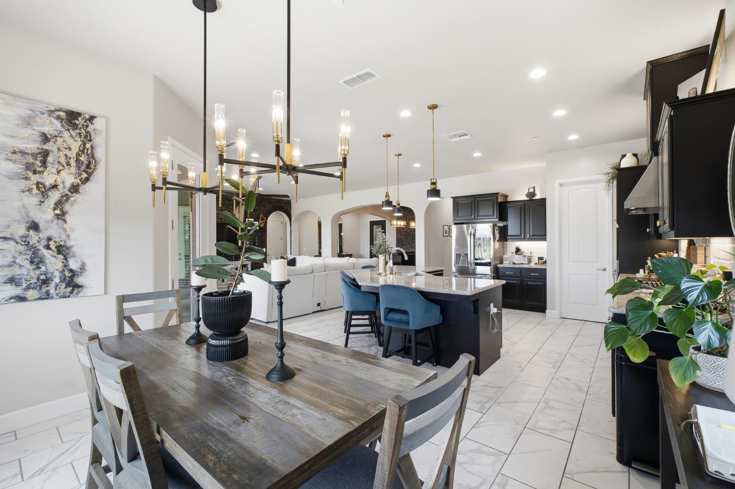 3612 Gold King Place Cir, Dinuba, CA 93618