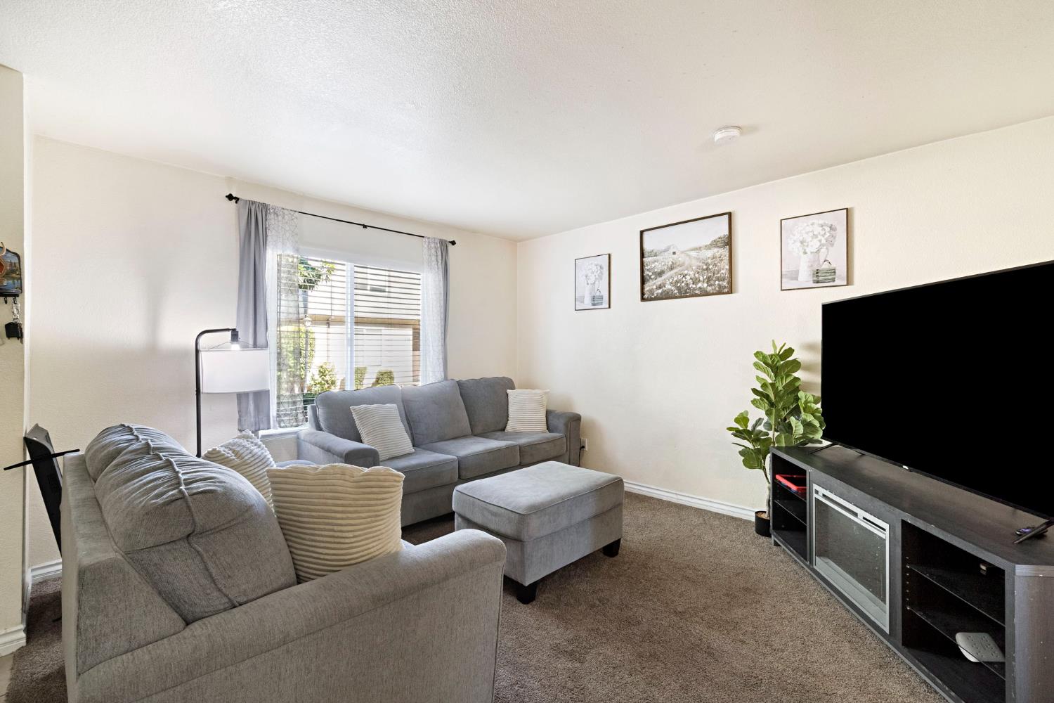 4875 E Mckinley Ave #144, Fresno, CA 93703