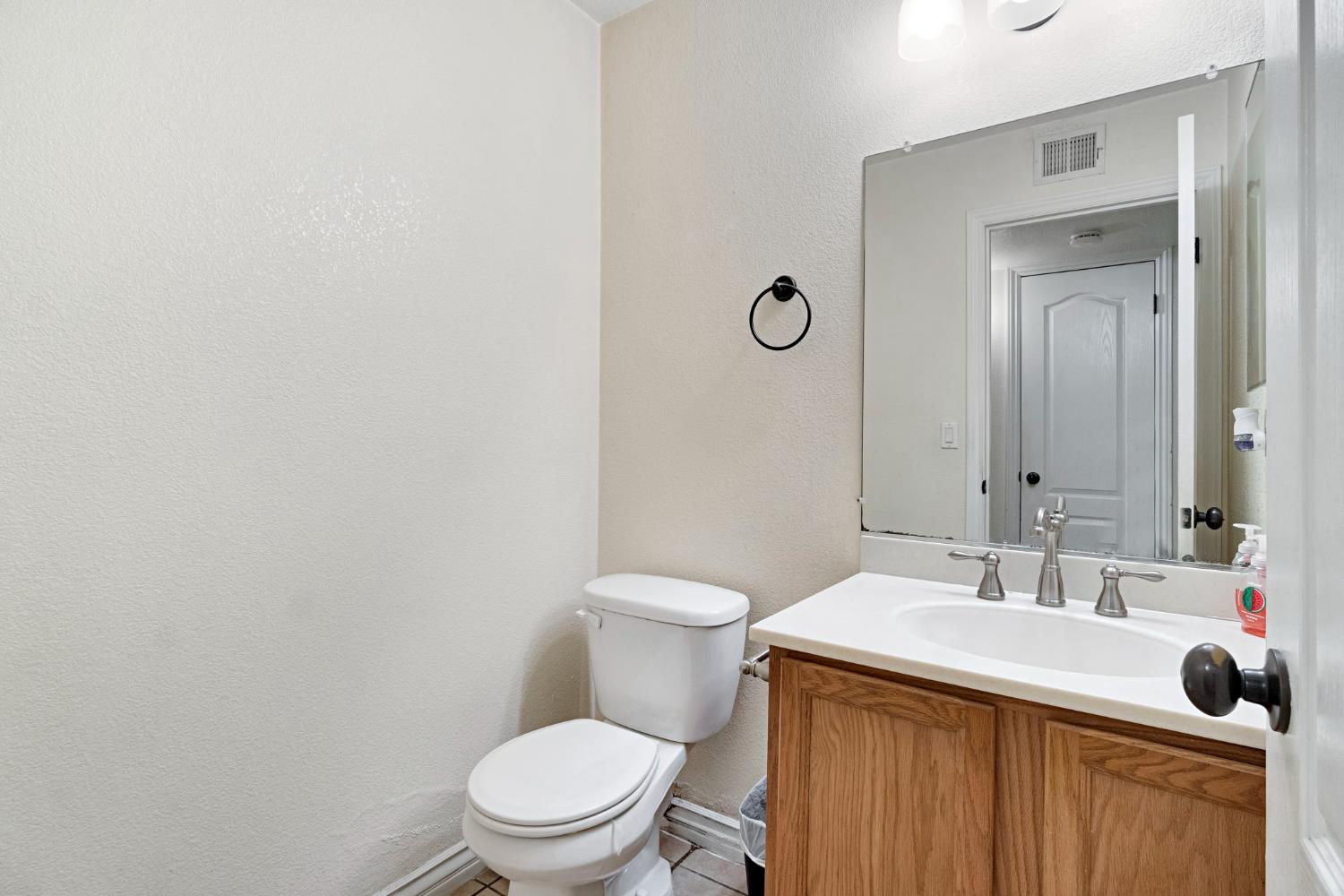 4875 E Mckinley Ave #144, Fresno, CA 93703