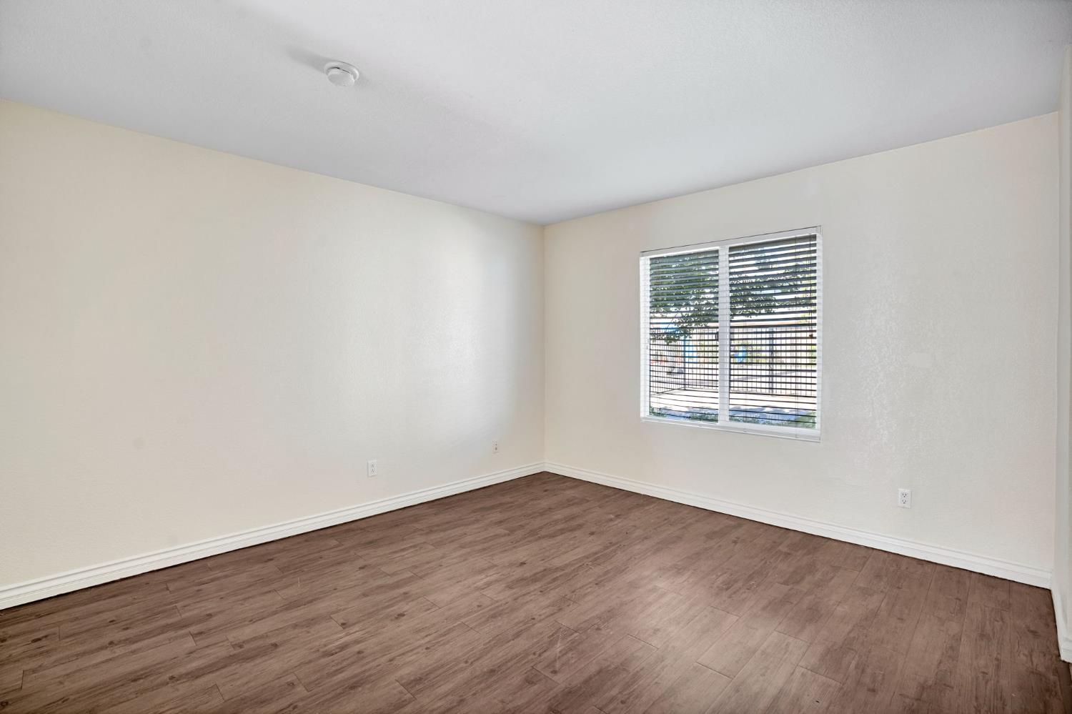 4875 E Mckinley Ave #133, Fresno, CA 93703