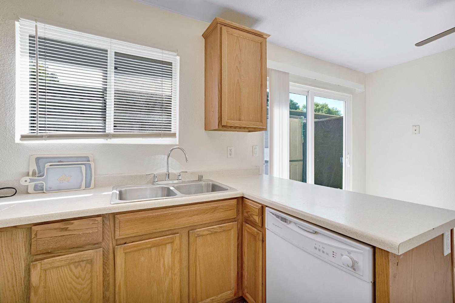 4875 E Mckinley Ave #133, Fresno, CA 93703
