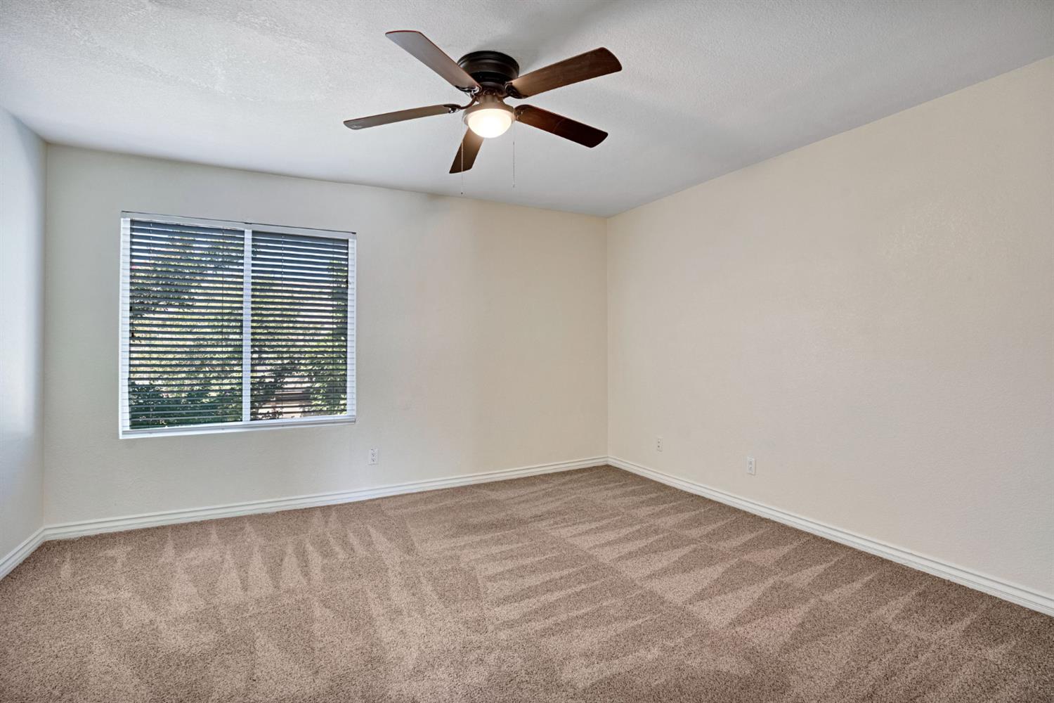 4875 E Mckinley Ave #133, Fresno, CA 93703
