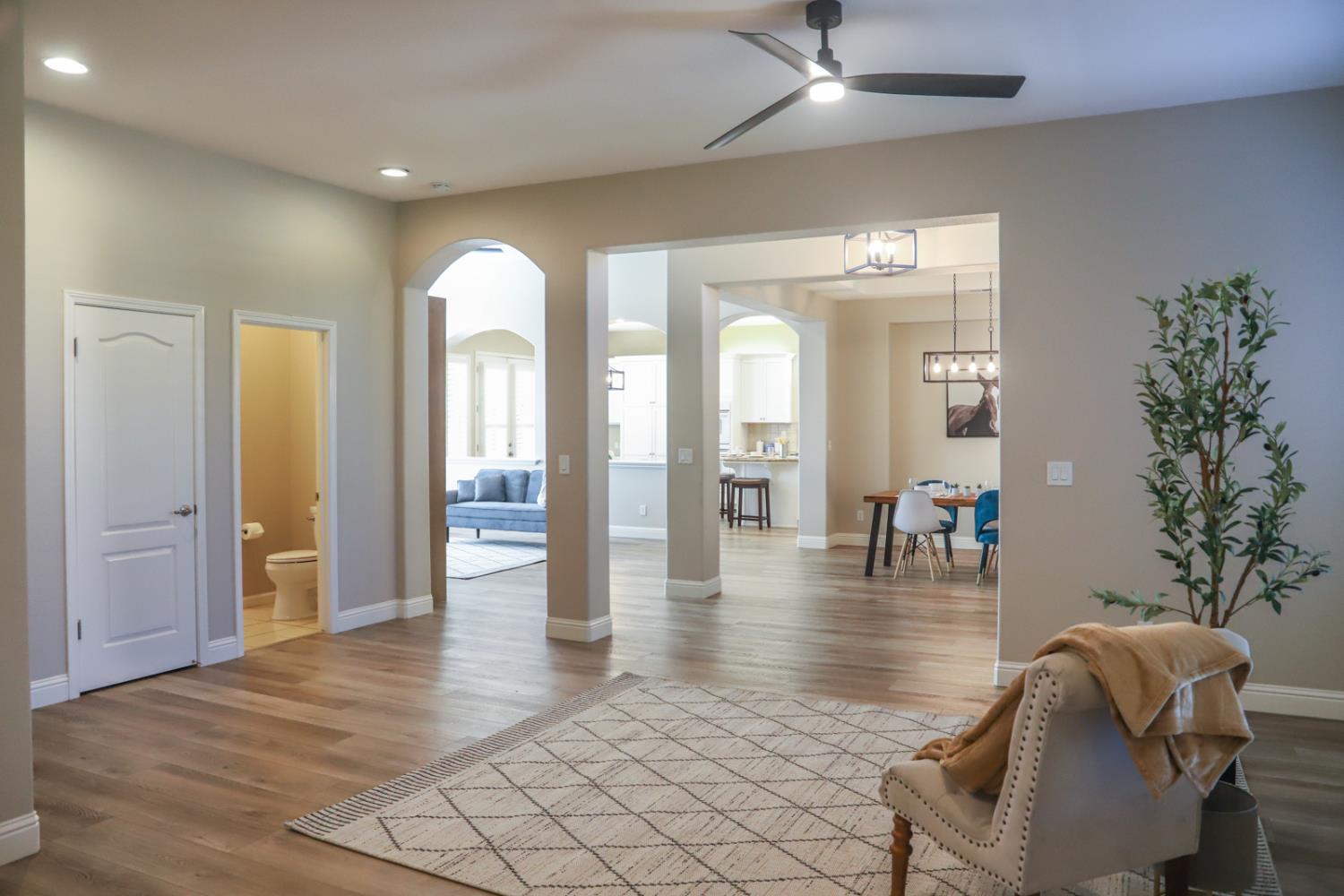 1813 N Ryan Ave, Clovis, CA 93619