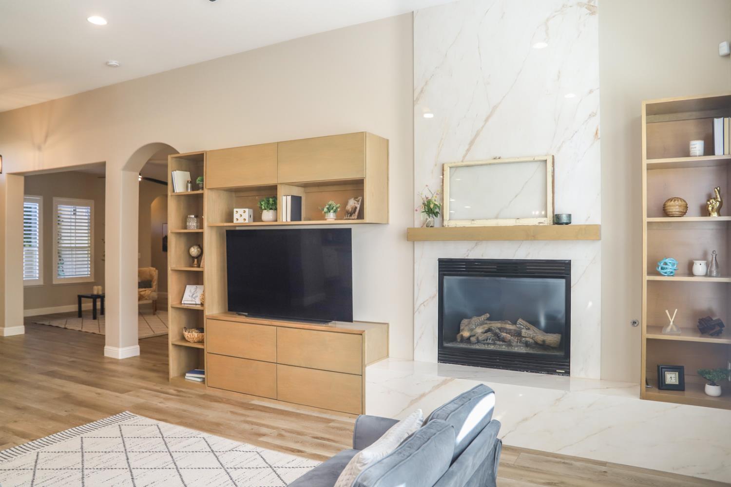 1813 N Ryan Ave, Clovis, CA 93619