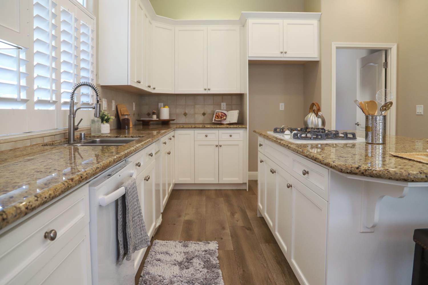 1813 N Ryan Ave, Clovis, CA 93619