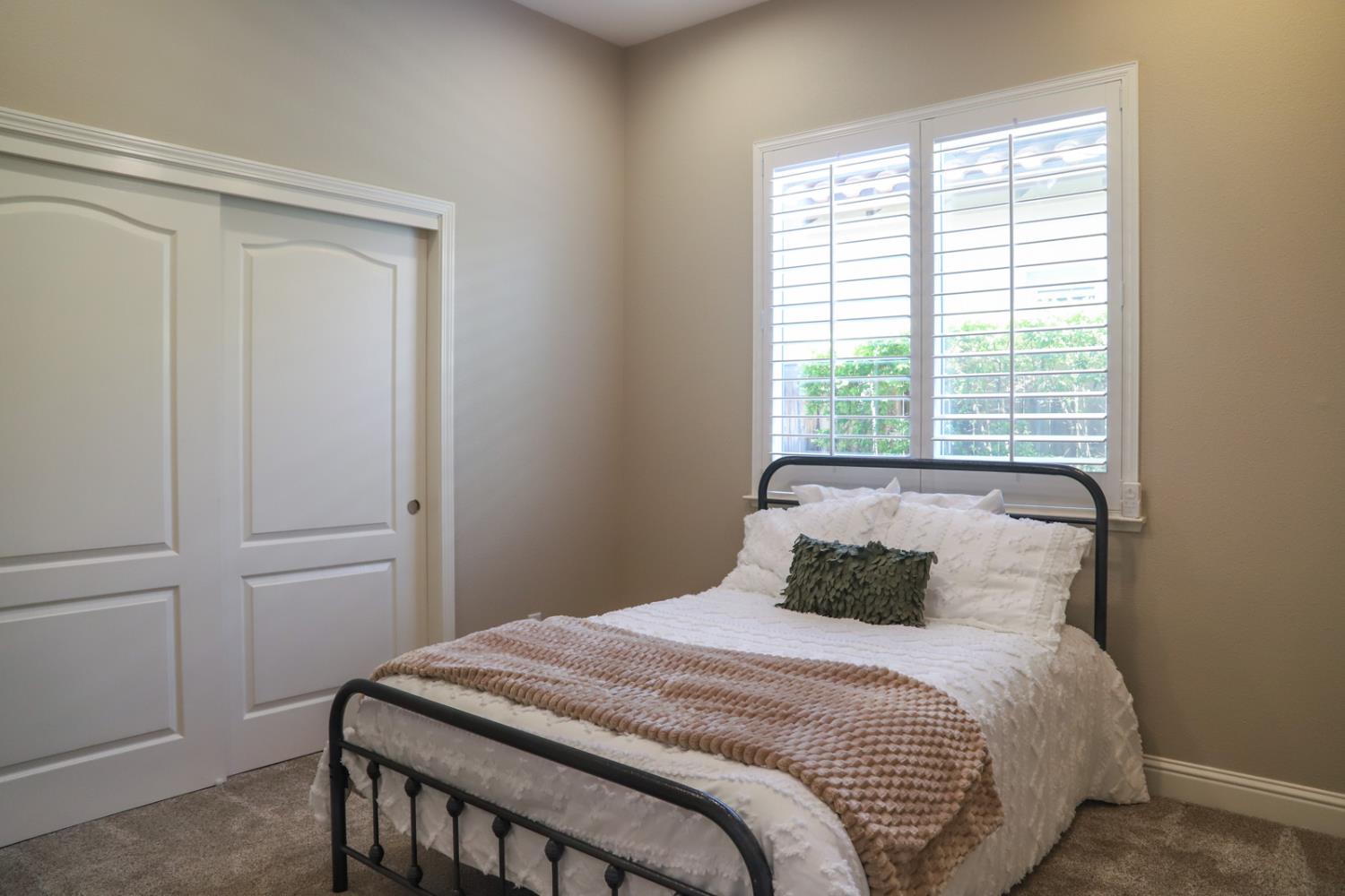 1813 N Ryan Ave, Clovis, CA 93619