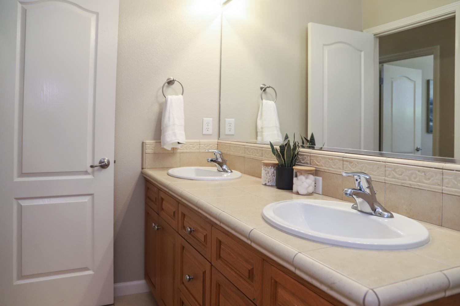 1813 N Ryan Ave, Clovis, CA 93619