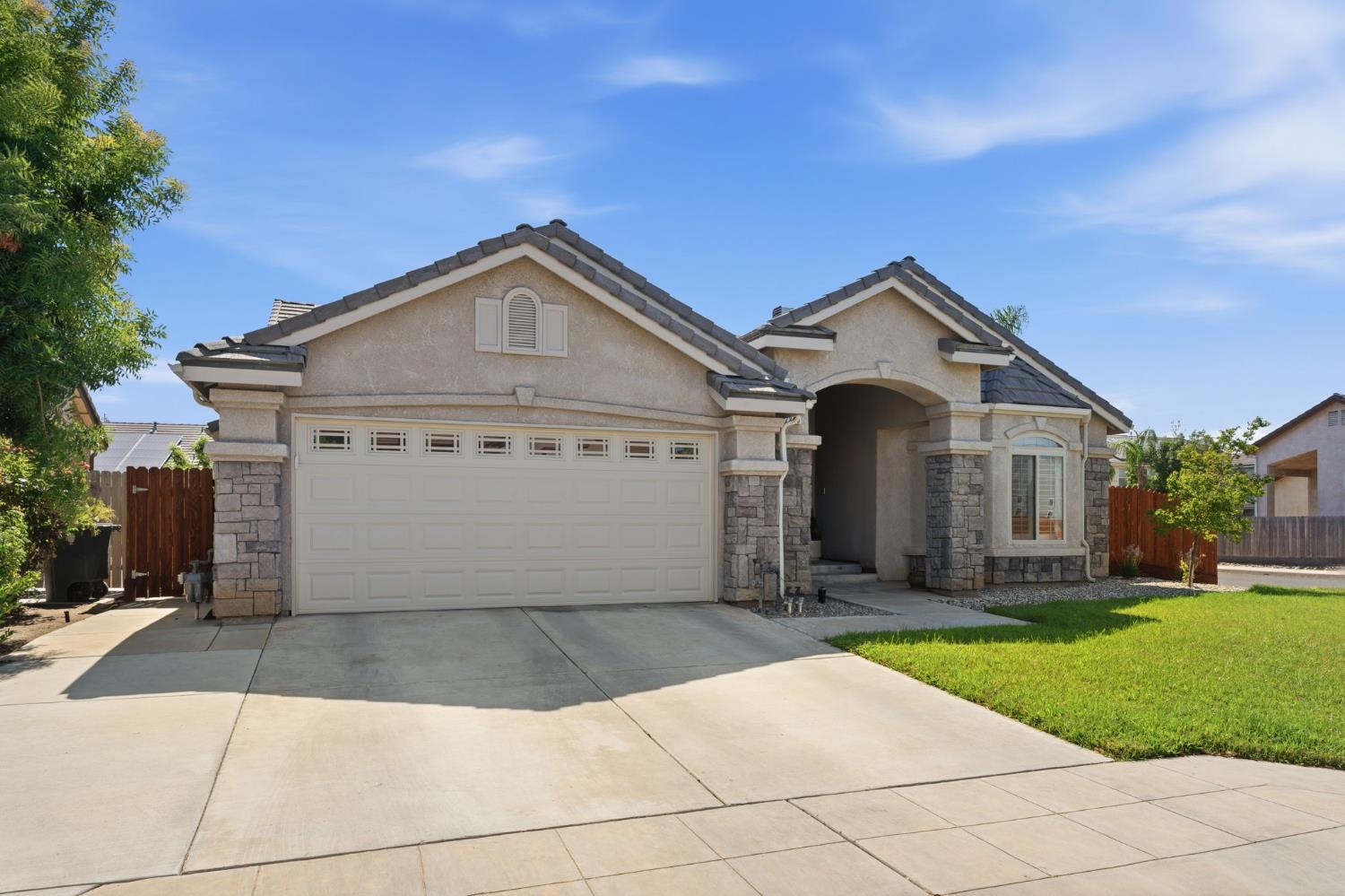 2850 N Apricot Ave, Fresno, CA 93727