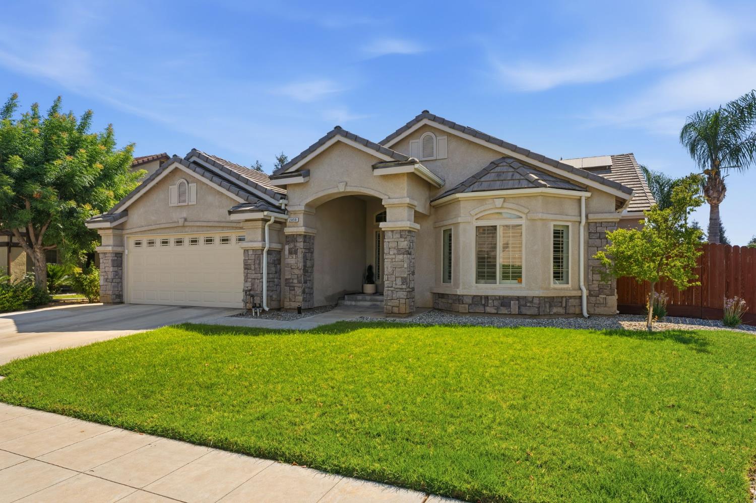 2850 N Apricot Ave, Fresno, CA 93727