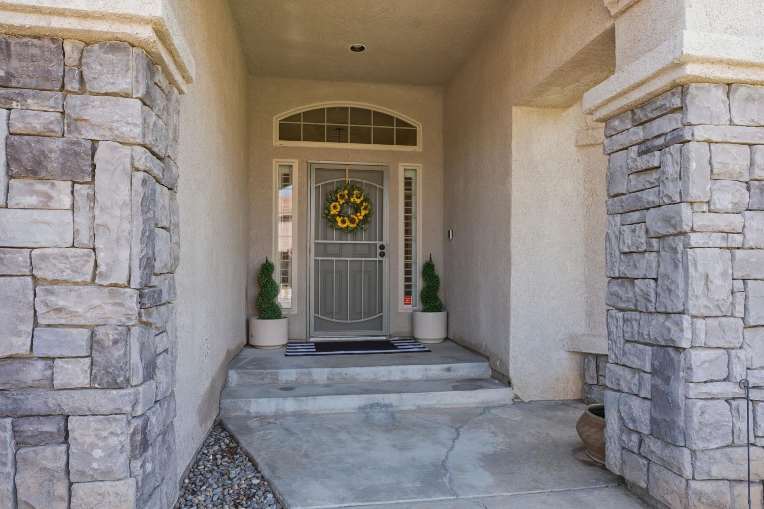 2850 N Apricot Ave, Fresno, CA 93727