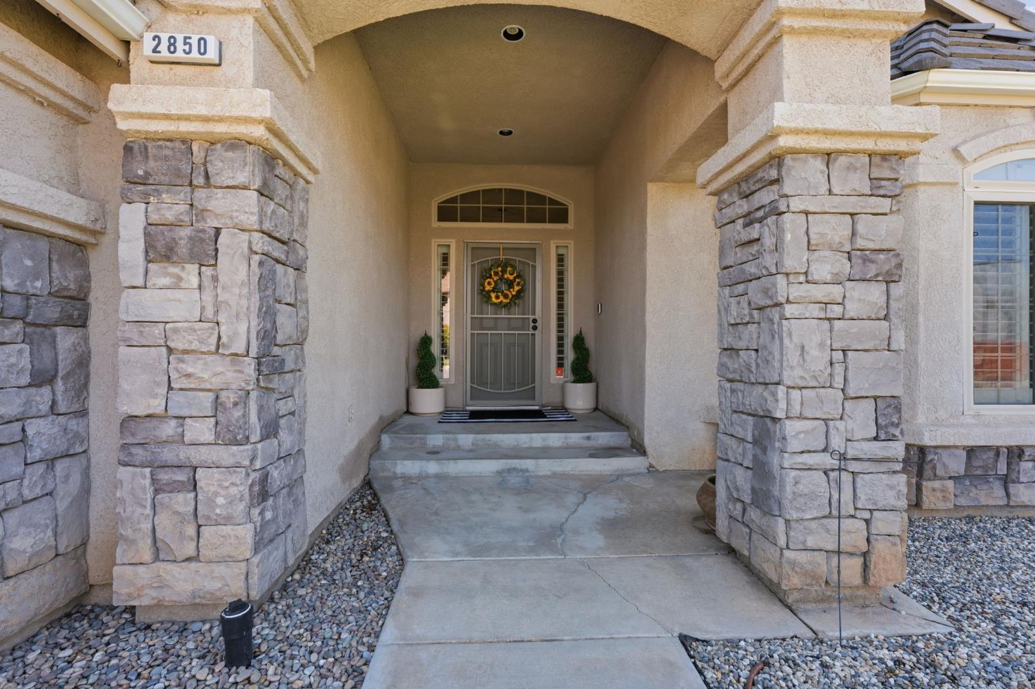 2850 N Apricot Ave, Fresno, CA 93727