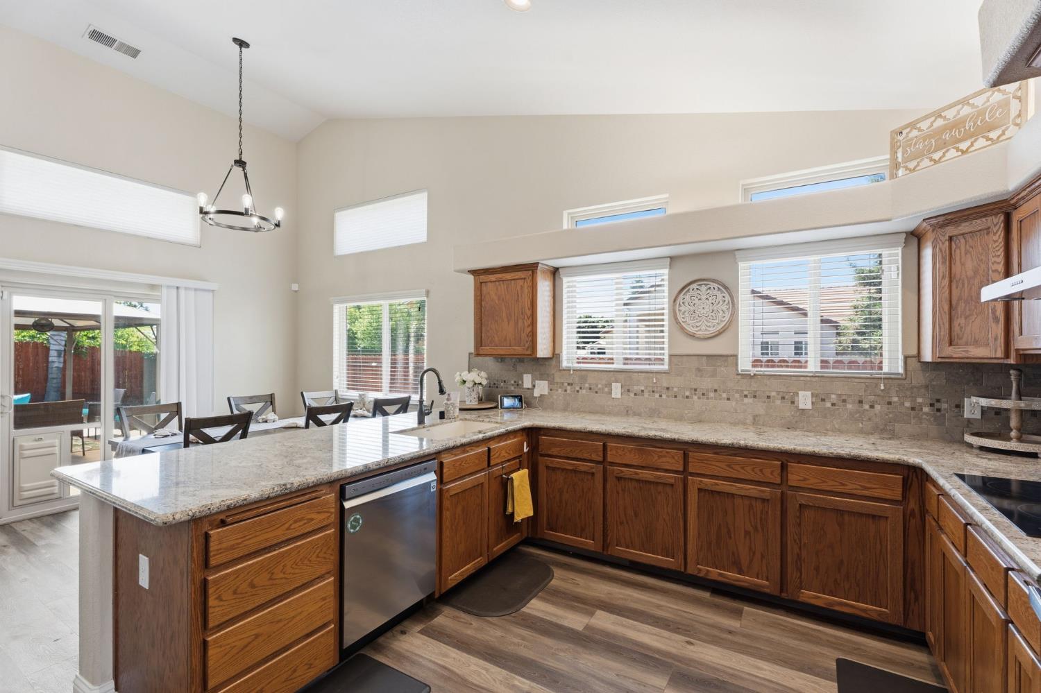 2850 N Apricot Ave, Fresno, CA 93727