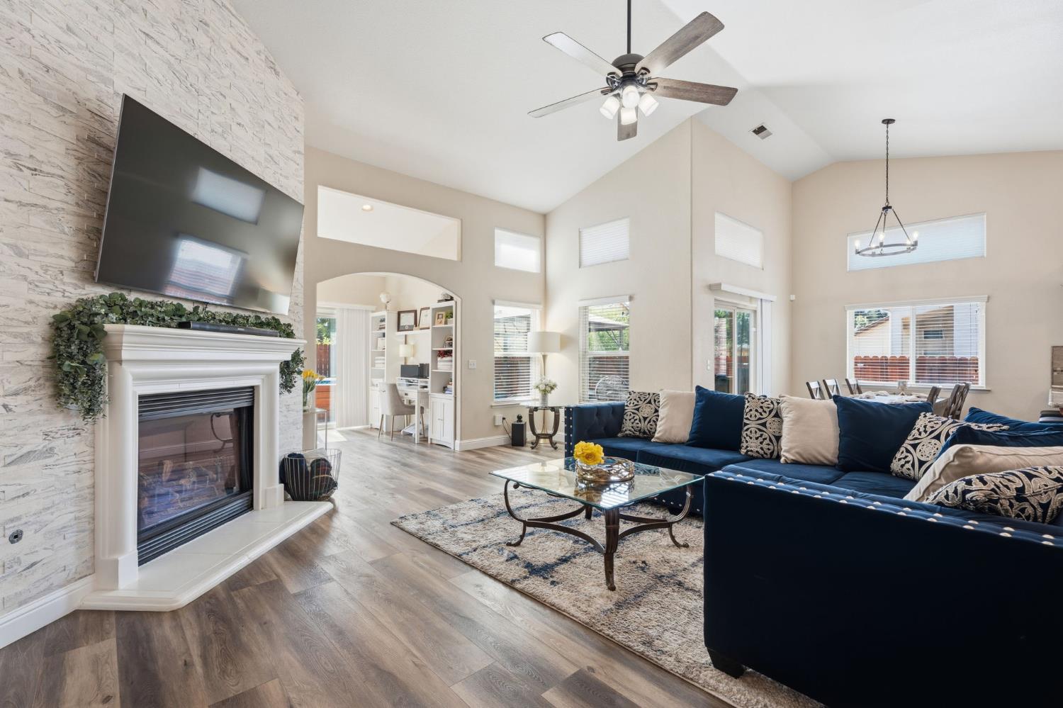 2850 N Apricot Ave, Fresno, CA 93727