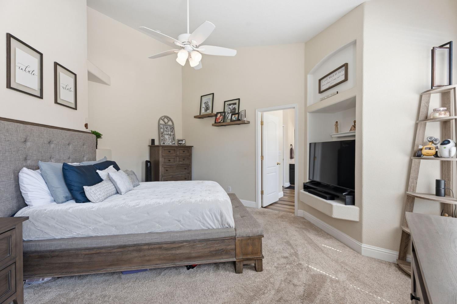 2850 N Apricot Ave, Fresno, CA 93727