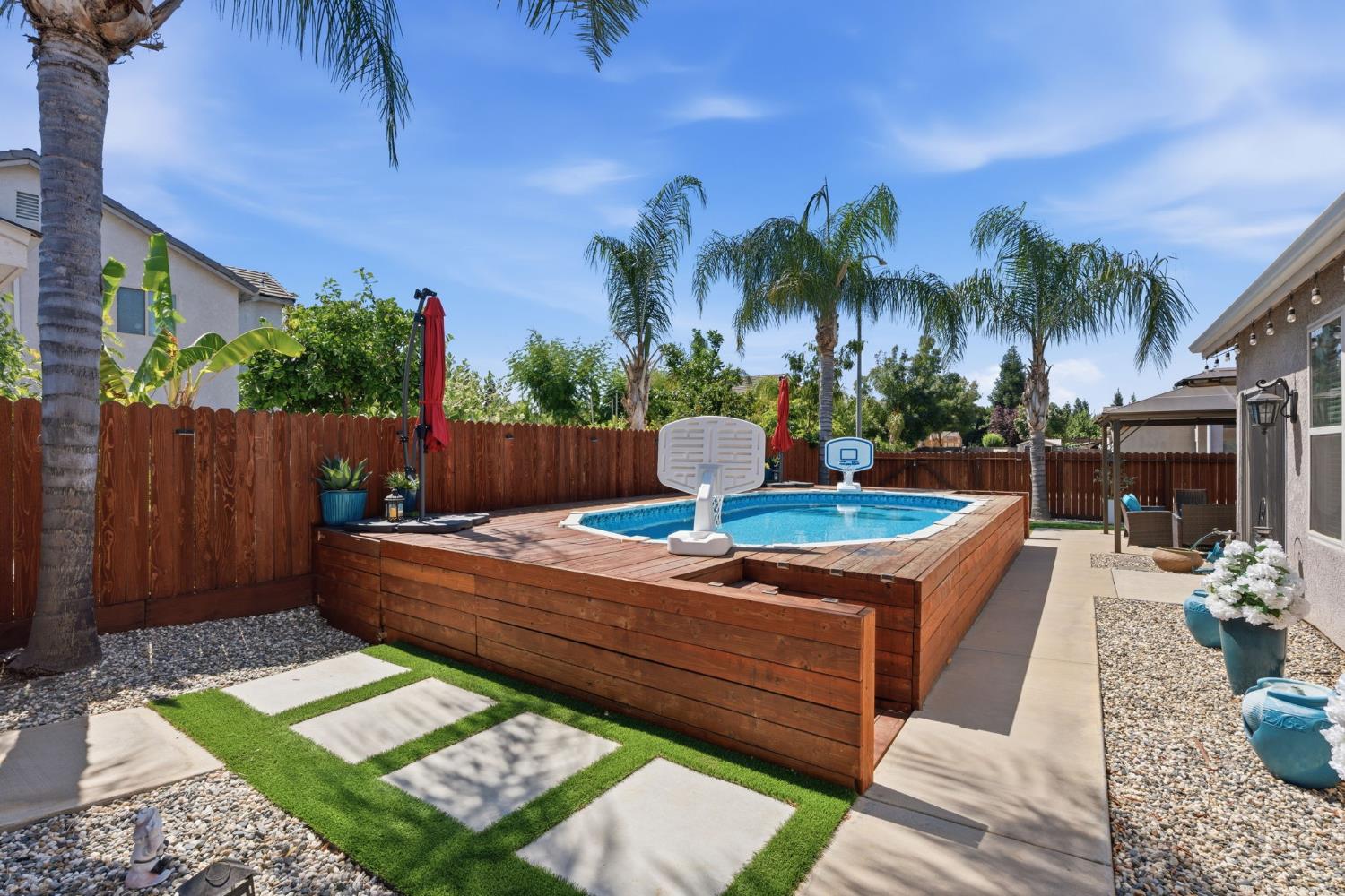 2850 N Apricot Ave, Fresno, CA 93727