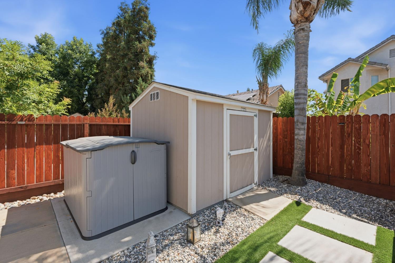 2850 N Apricot Ave, Fresno, CA 93727