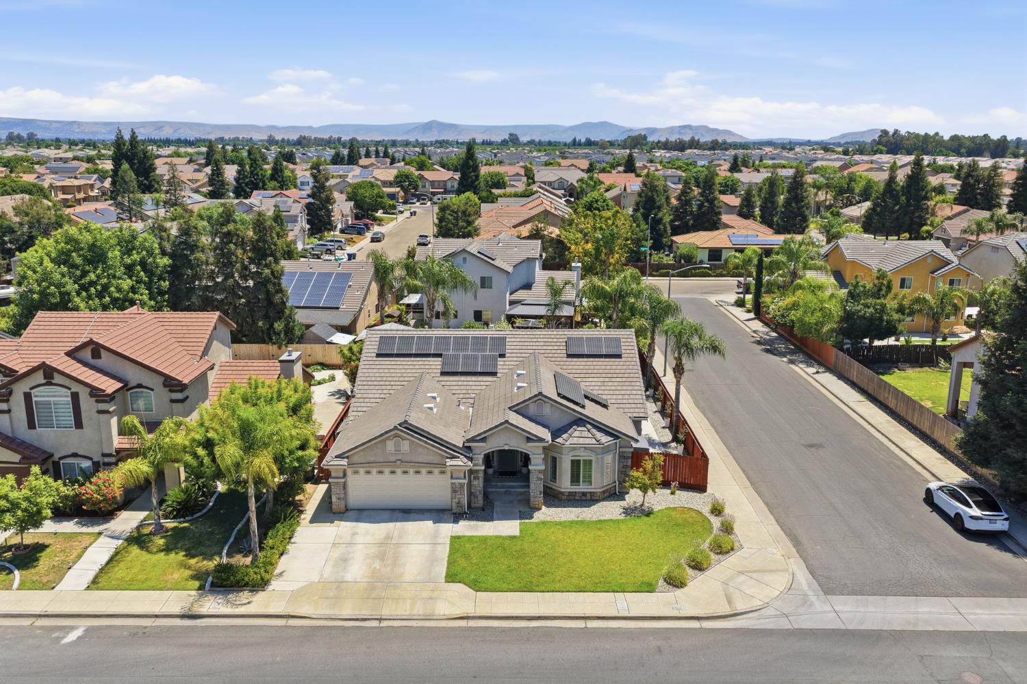 2850 N Apricot Ave, Fresno, CA 93727