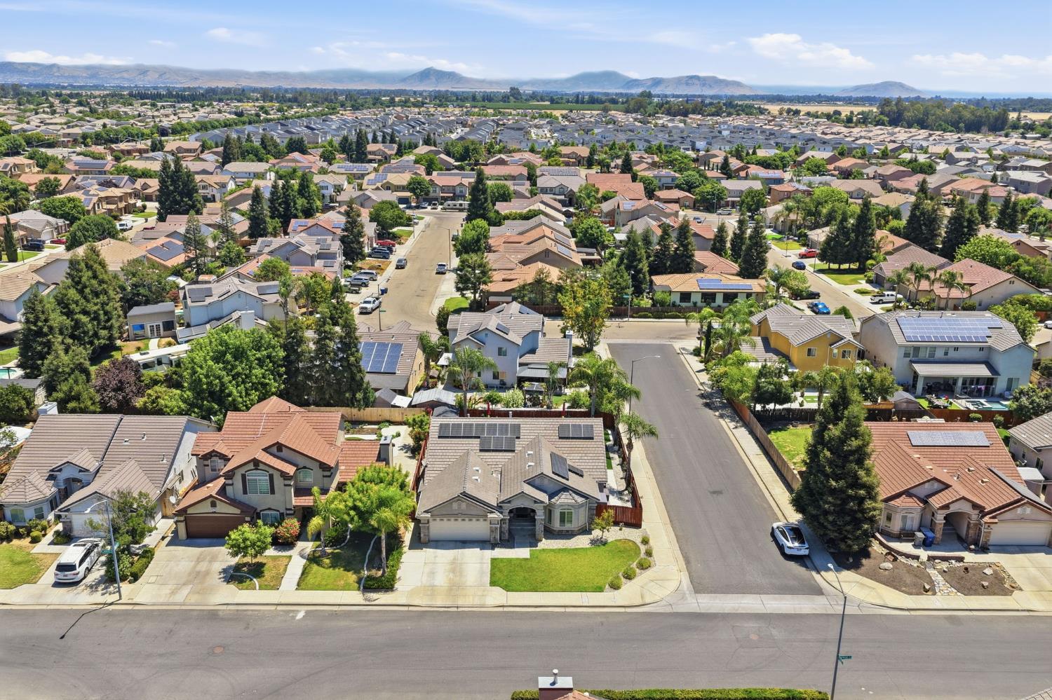 2850 N Apricot Ave, Fresno, CA 93727