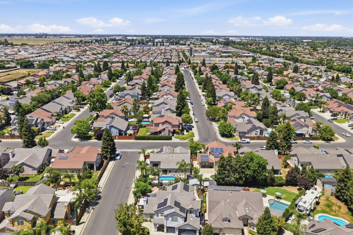 2850 N Apricot Ave, Fresno, CA 93727