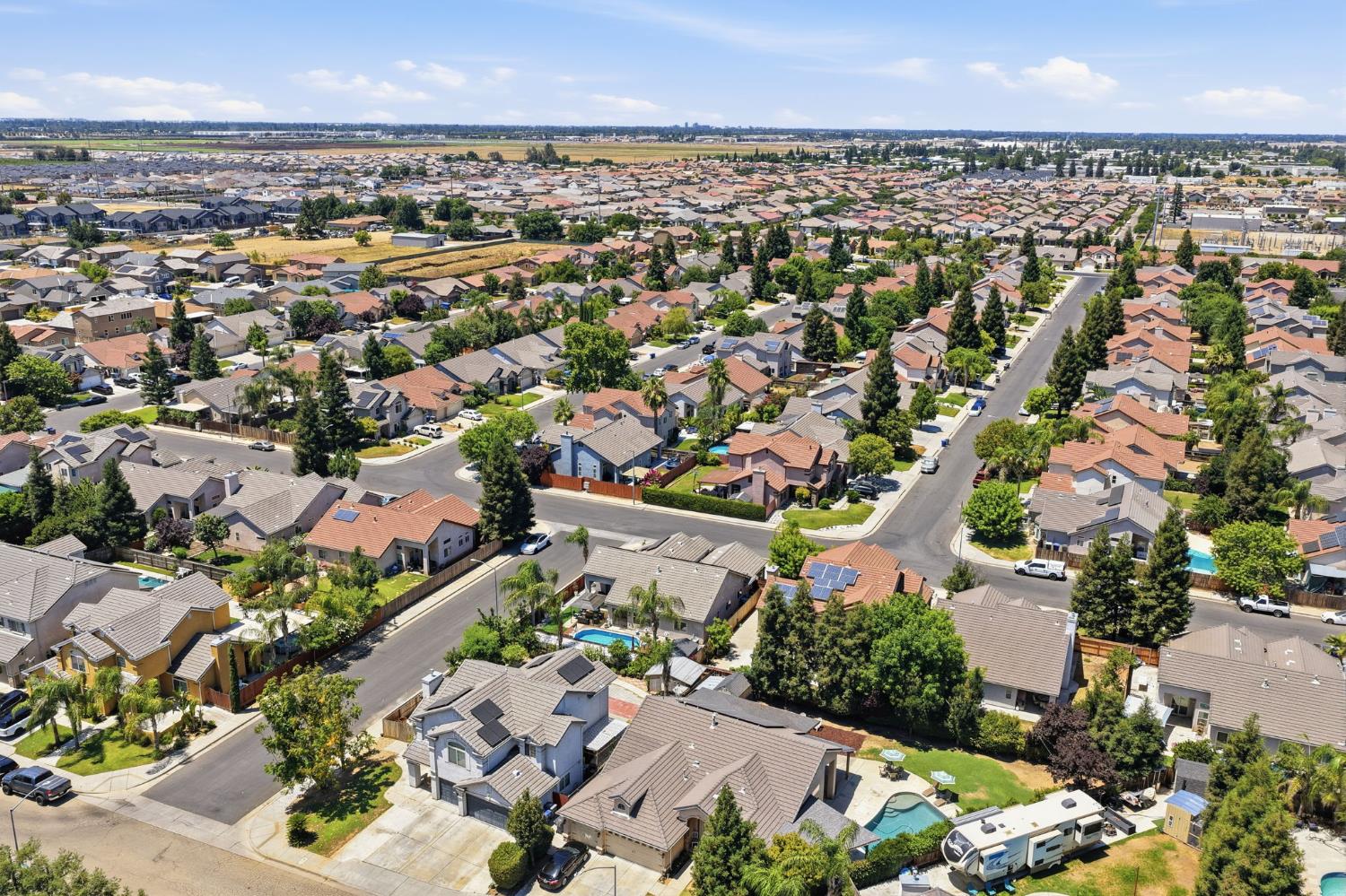 2850 N Apricot Ave, Fresno, CA 93727