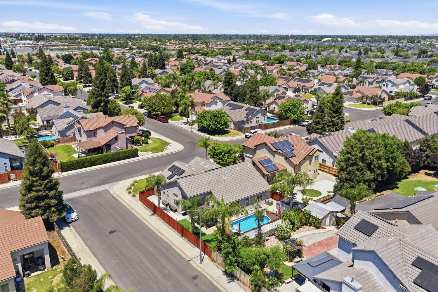 2850 N Apricot Ave, Fresno, CA 93727
