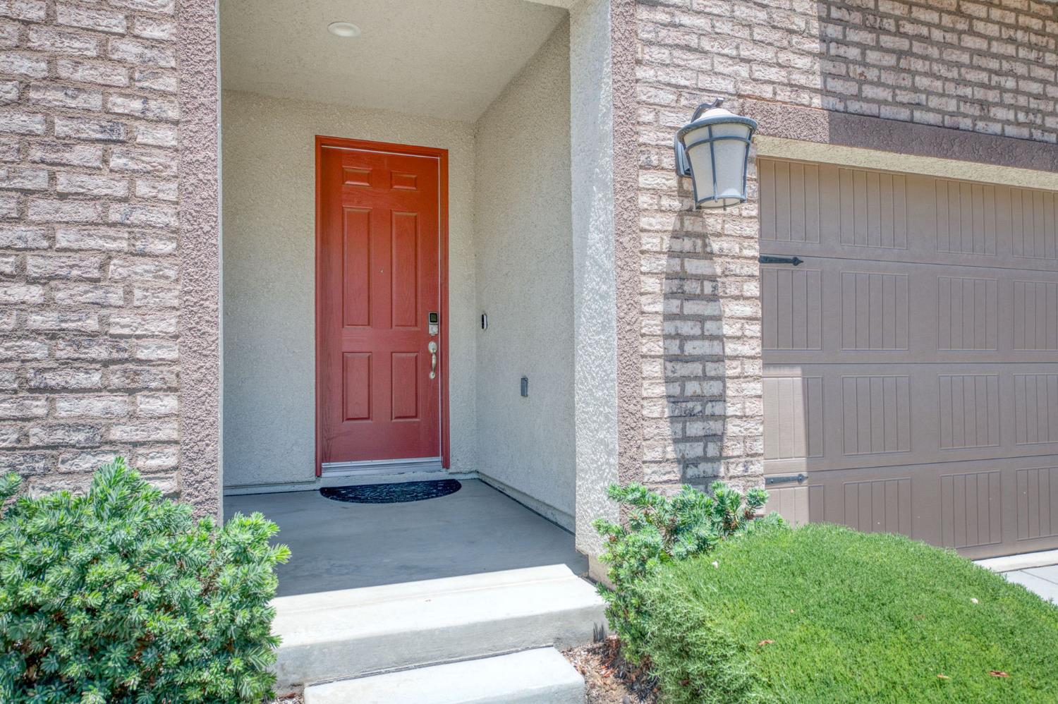 6052 E Bishop Ln, Fresno, CA 93727
