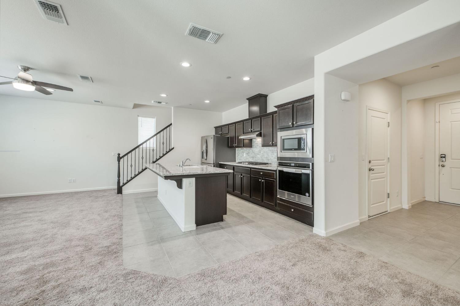 6052 E Bishop Ln, Fresno, CA 93727