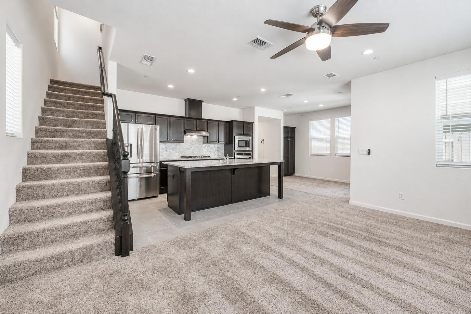 6052 E Bishop Ln, Fresno, CA 93727