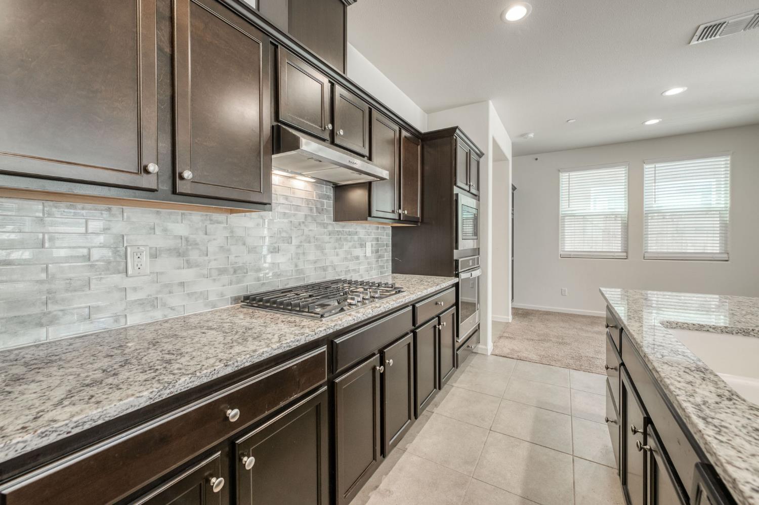 6052 E Bishop Ln, Fresno, CA 93727