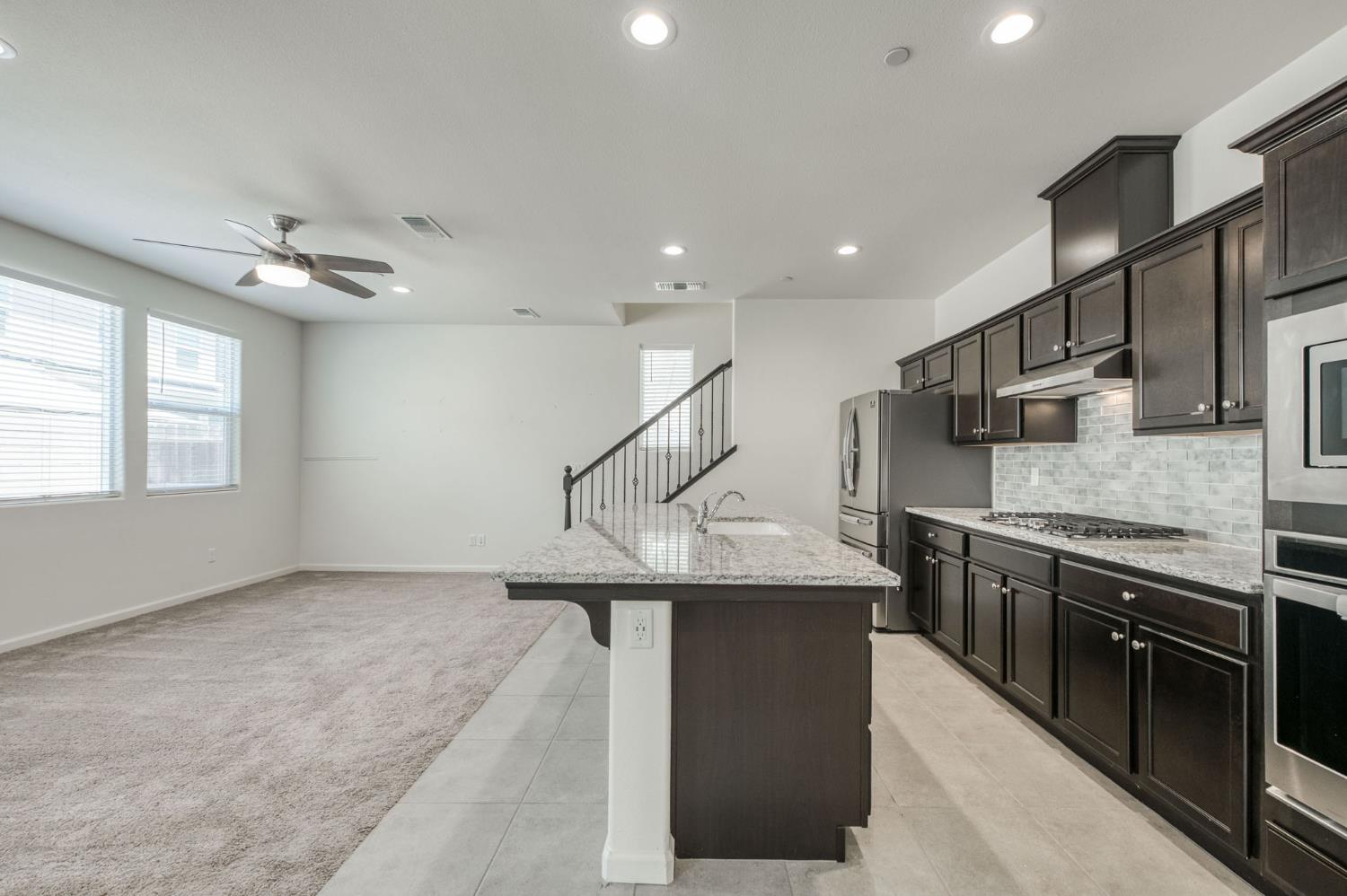 6052 E Bishop Ln, Fresno, CA 93727
