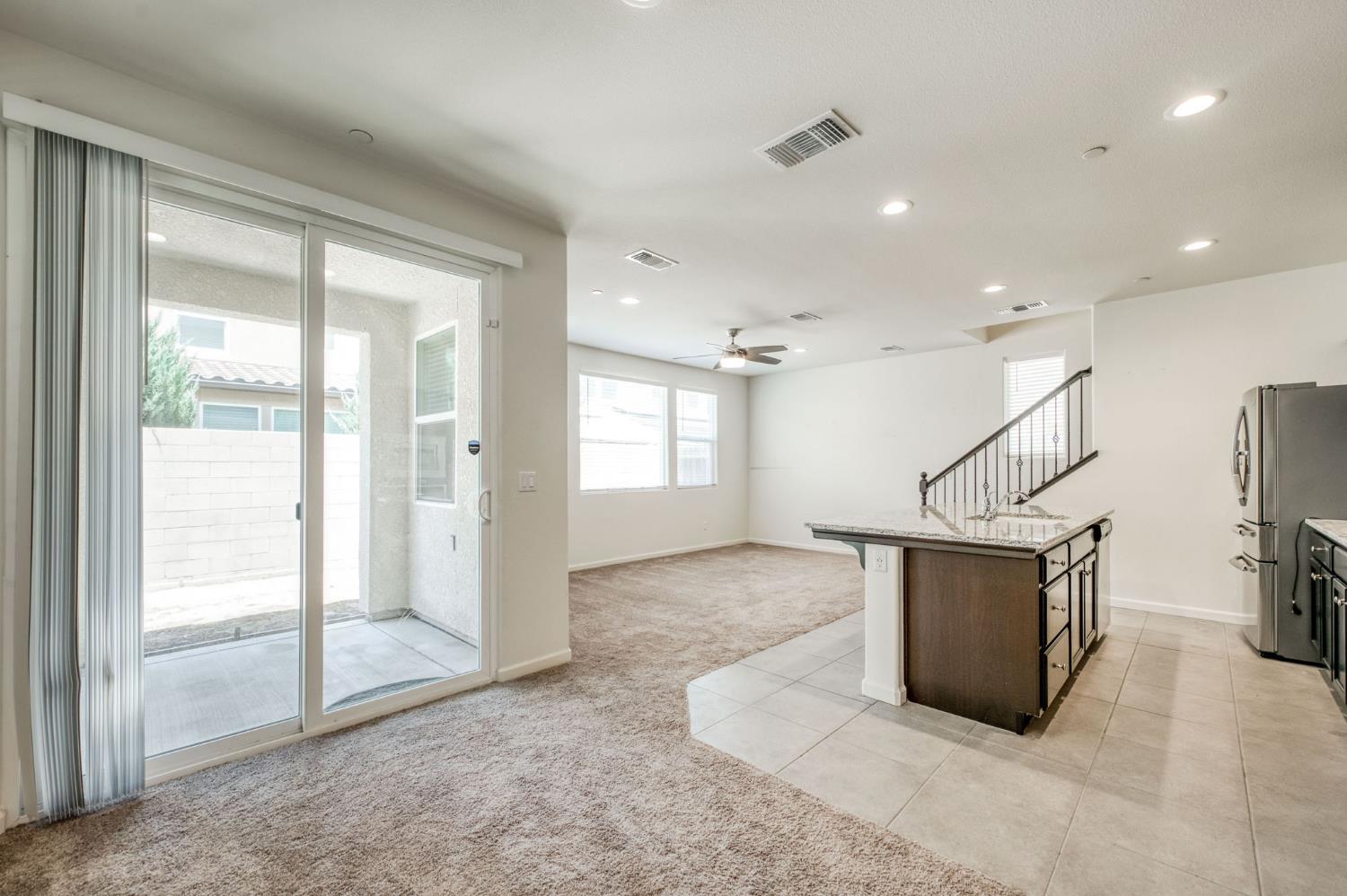 6052 E Bishop Ln, Fresno, CA 93727