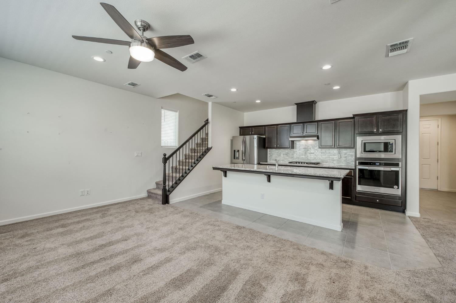 6052 E Bishop Ln, Fresno, CA 93727