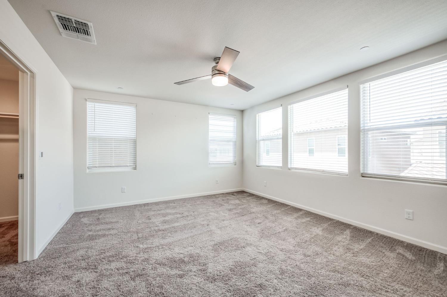 6052 E Bishop Ln, Fresno, CA 93727
