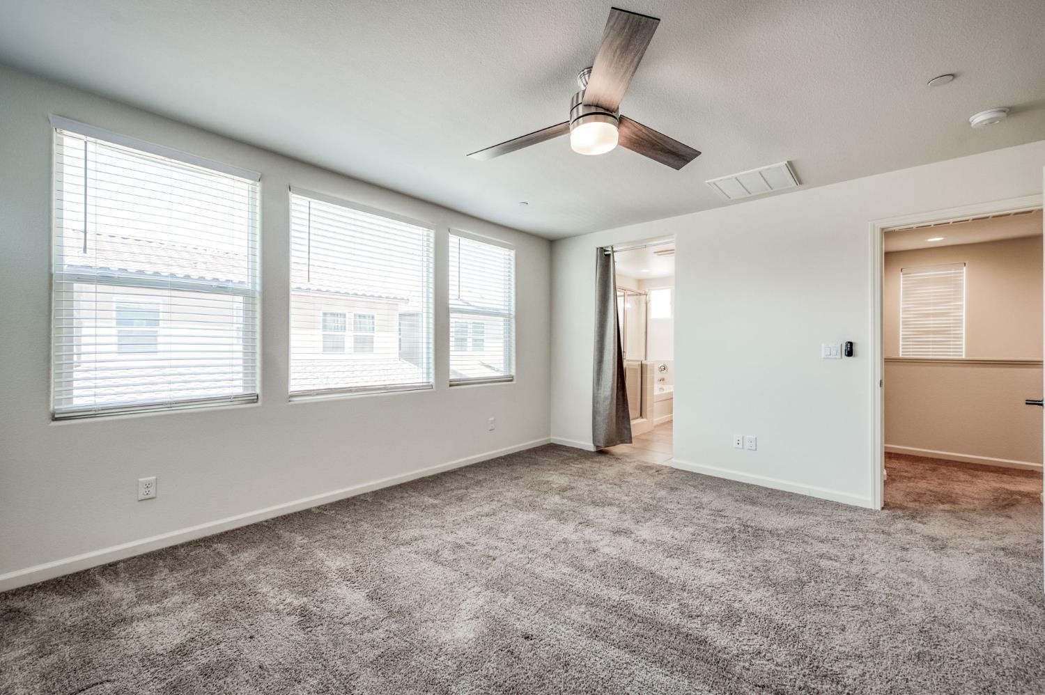 6052 E Bishop Ln, Fresno, CA 93727