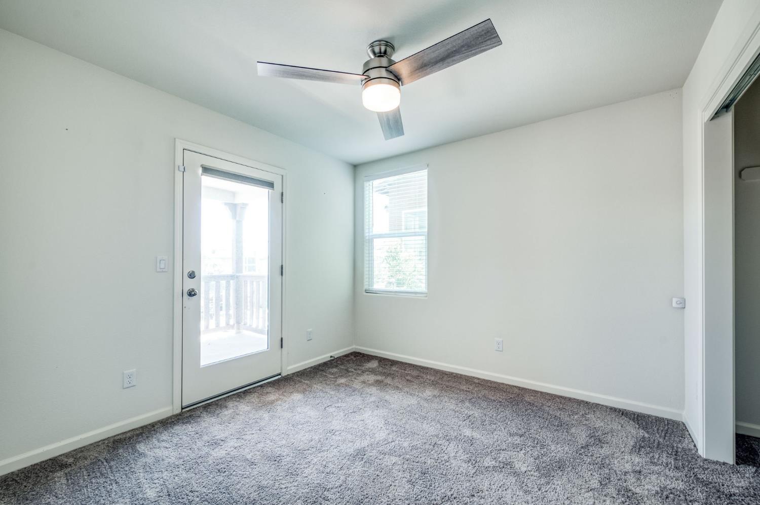 6052 E Bishop Ln, Fresno, CA 93727