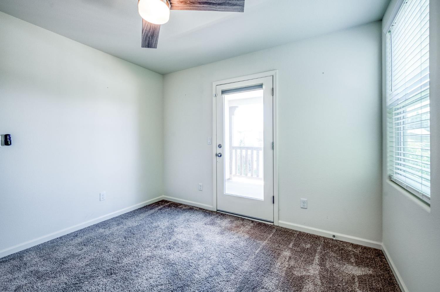 6052 E Bishop Ln, Fresno, CA 93727