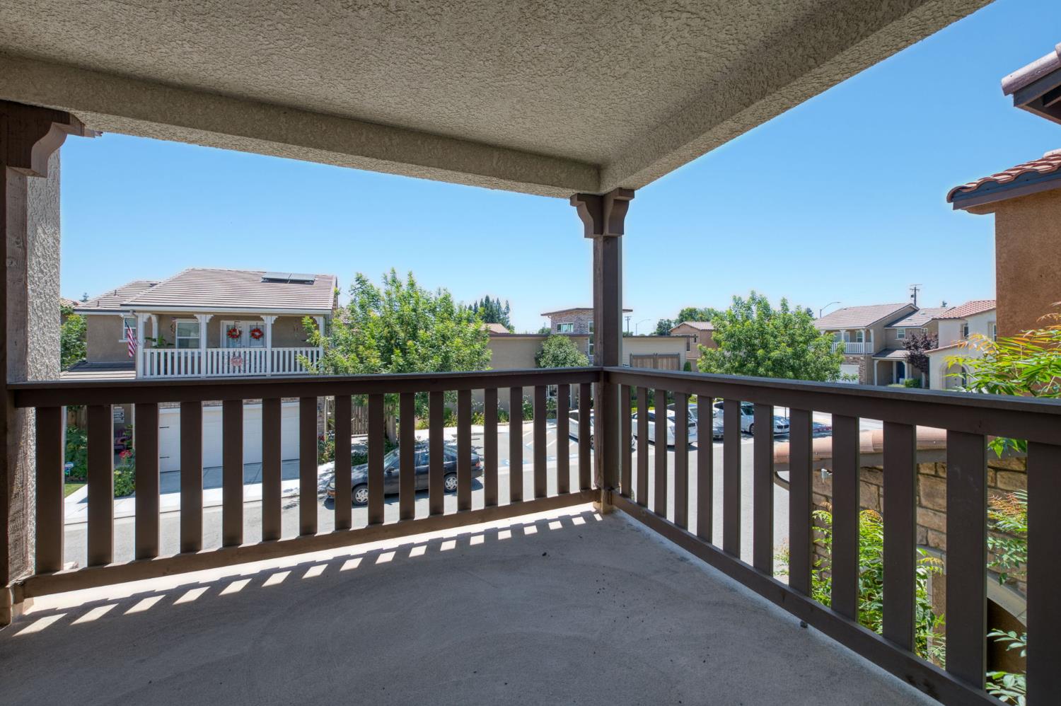 6052 E Bishop Ln, Fresno, CA 93727
