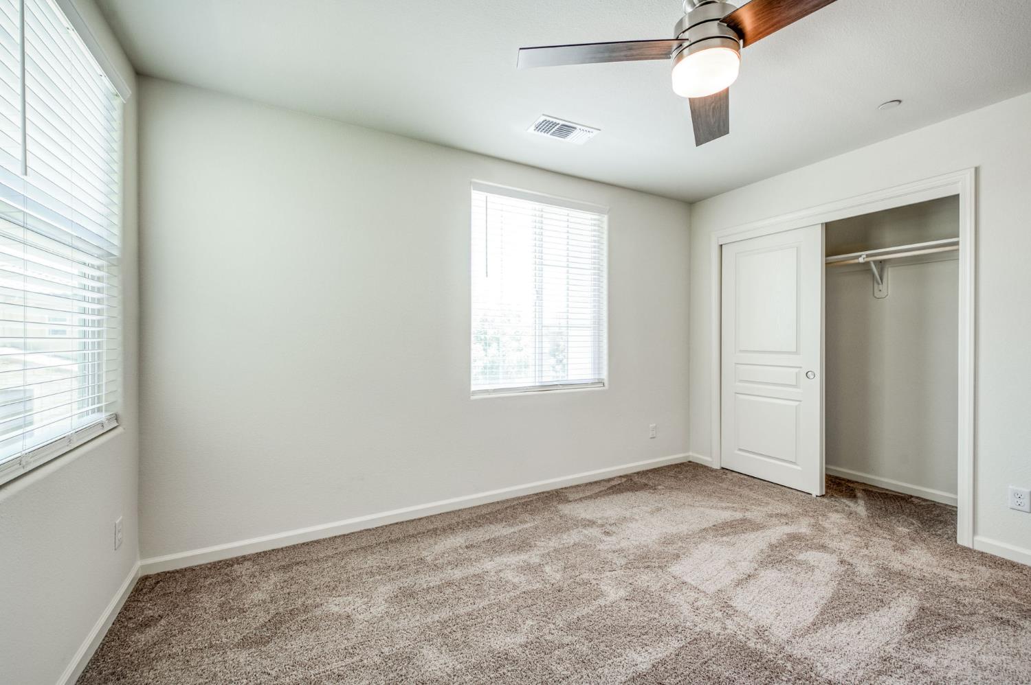 6052 E Bishop Ln, Fresno, CA 93727