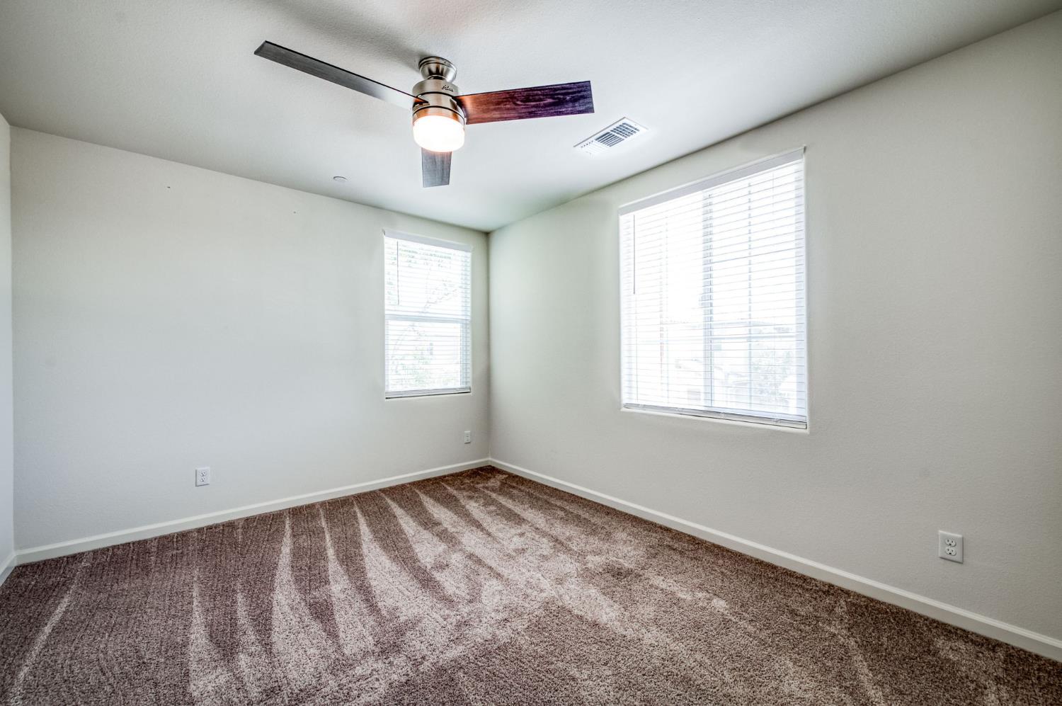6052 E Bishop Ln, Fresno, CA 93727