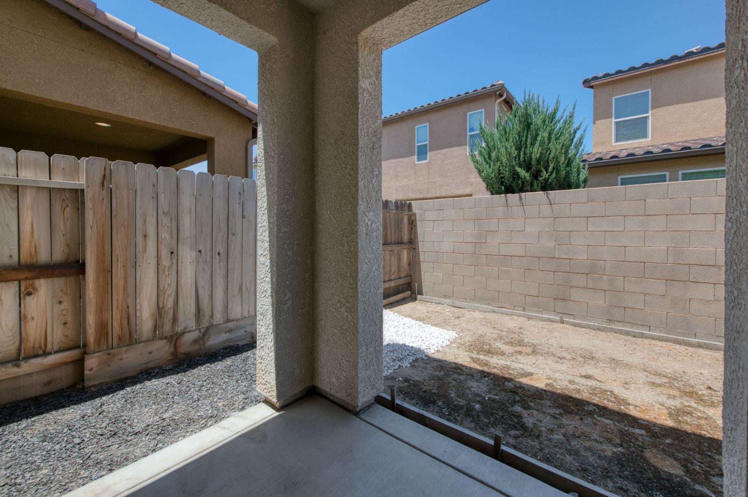 6052 E Bishop Ln, Fresno, CA 93727