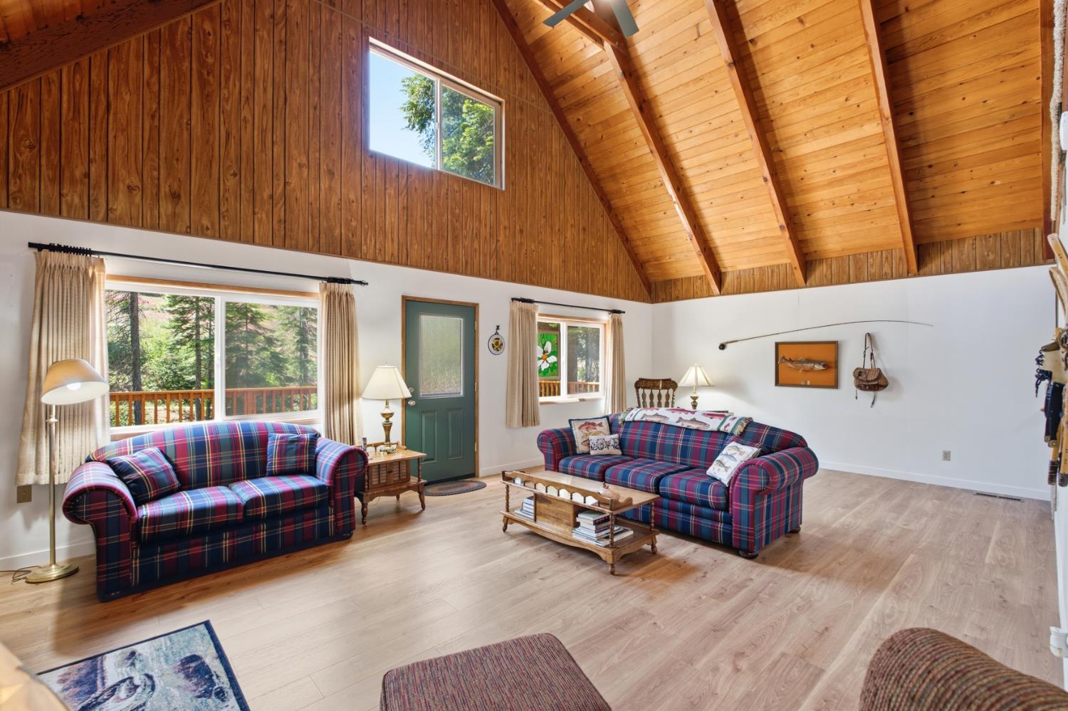 44249 Shaver Lake Rd, Shaver Lake, CA 93664