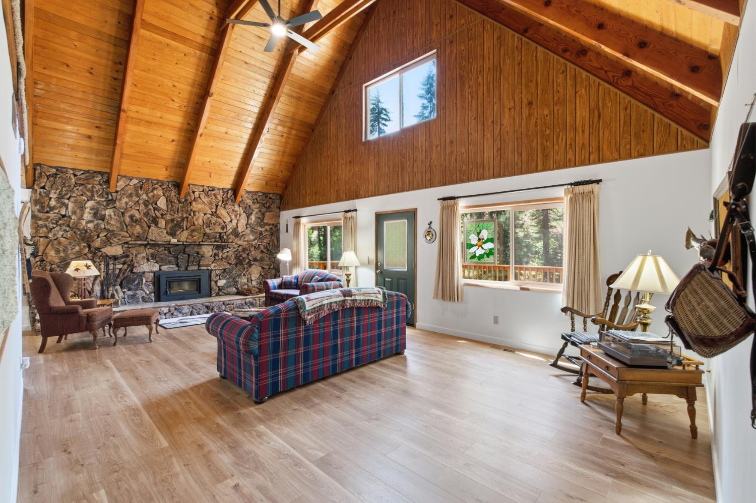 44249 Shaver Lake Rd, Shaver Lake, CA 93664