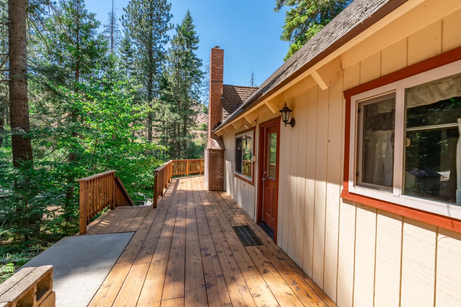 44249 Shaver Lake Rd, Shaver Lake, CA 93664