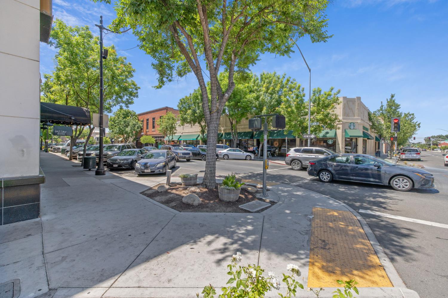 101 W Main St, Visalia, CA 93291